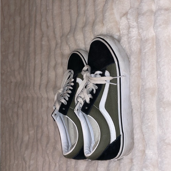 US SIZE 8 vans, worn ONCE, very clean! STYLE-Old fashioned vans. - Picture 2 of 4